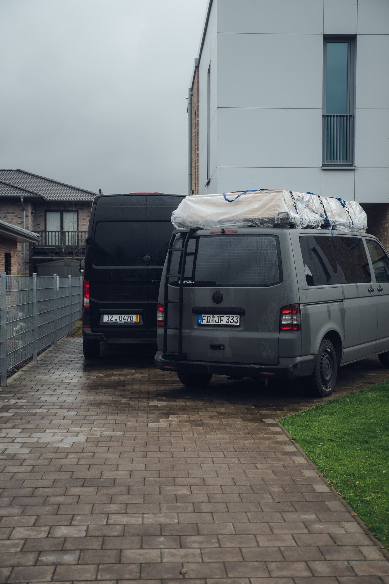 T5 und Crafter: das Holz fuhr auf dem Dach des T5 mit in den Urlaub