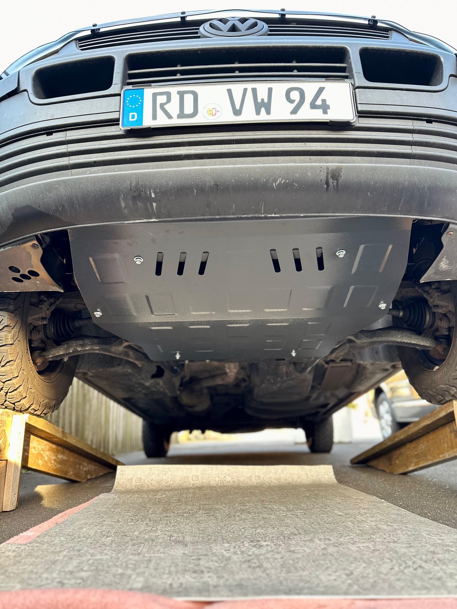 Die Front mit Delta-4x4-Bügel und Knuet-Custom Geräteträgerplatte
